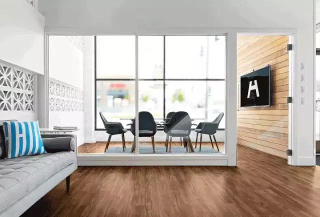 設(shè)計(jì)欣賞|美國(guó)HDG建筑設(shè)計(jì)辦公室的時(shí)尚黑白之美