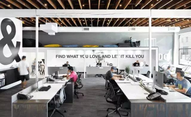 設(shè)計(jì)欣賞|美國(guó)HDG建筑設(shè)計(jì)辦公室的時(shí)尚黑白之美